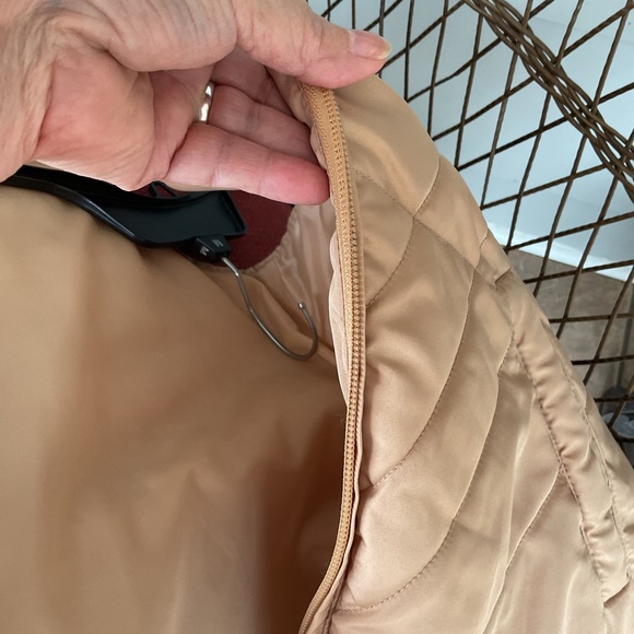 Women’s Kim Rogers tan puffer Vest size Large top zip excellent condition - Picture 12 of 13